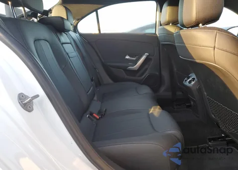 2021 Mercedes-Benz A 220 z USA, uszkodzony, nr VIN W1K3G4EB2MJ314040